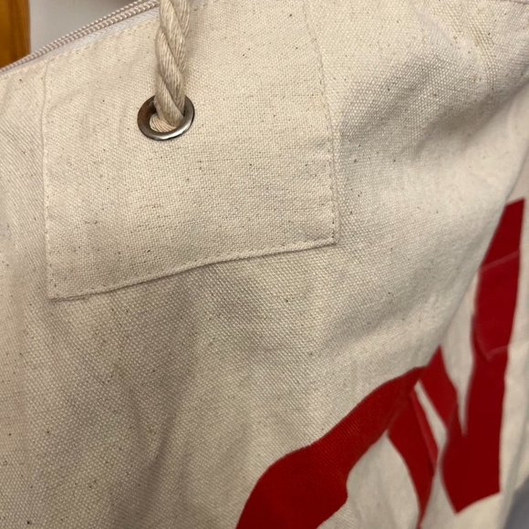 Cute oversized LOVE ❤️ bag - Picture 2 of 4